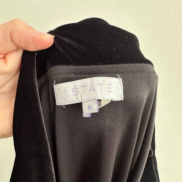 1. State Off Shoulder Black Velvet Dress Size 6 FREE SHIPPING - Picture 3 of 4